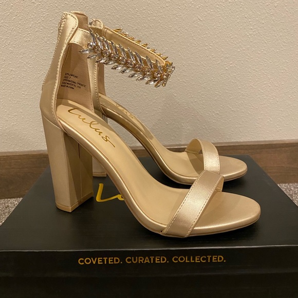 Gold heels from Lulu’s - Picture 3 of 4